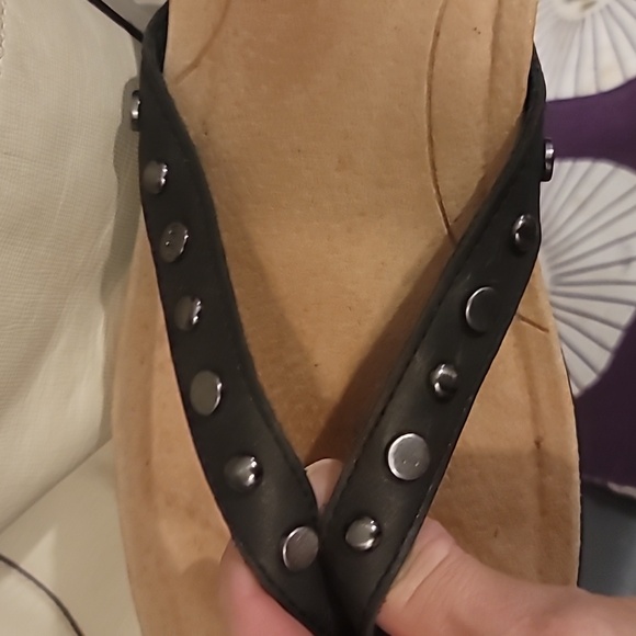 Ugg Flip Flops Lyndie Cushioned Leather Sandals Bundle & SAVE 30%! - Picture 10 of 11